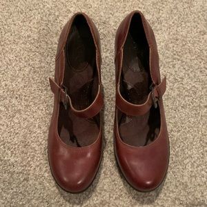 Boc Brown heels w/buckle Size 7.5
